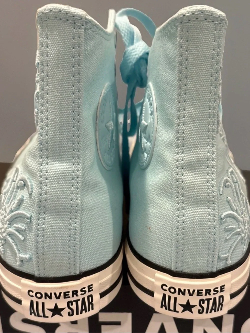 Converse Women’s High Top Sneakers in Light Aqua w Floral Embroidery size 9.5